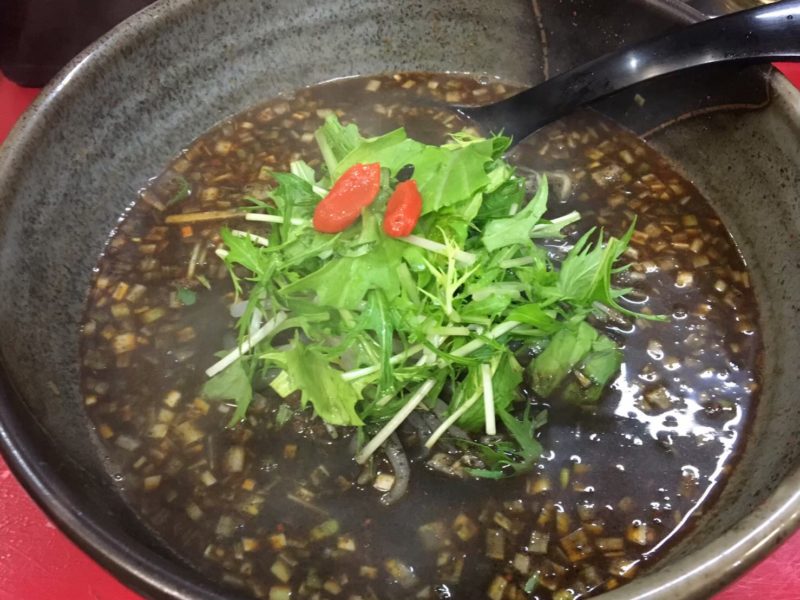 担々麺好きの僕がおすすめ！大阪京橋『ササラ』はスープのコクが絶品　黒ごま