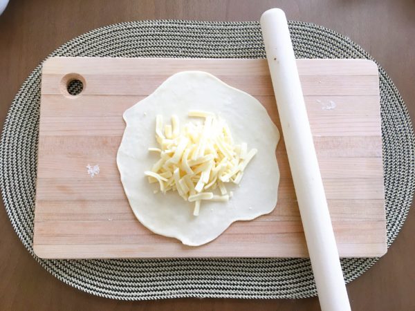 【写真で解説】料理が苦手な僕も簡単に作れる『無印のナン』の作り方　チーズナン チーズおん