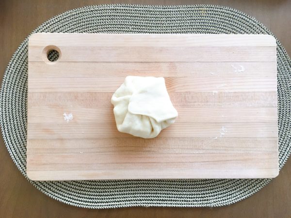 【写真で解説】料理が苦手な僕も簡単に作れる『無印のナン』の作り方　チーズ包む2